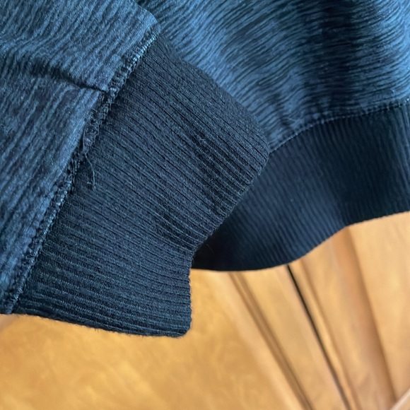 UGLY? DEREK HEART CHRISTMAS/HOLIDAY TOP FEATURING DACHSHUND Excellent Cond! Sz M - Picture 3 of 10